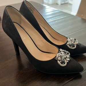 Gorgeous Black Nine West Pump w/Embellishment - 6